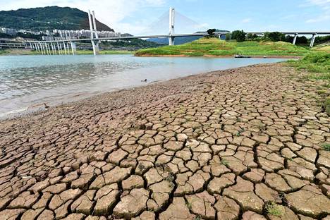 Jangtsejoen kuivunut uoma Chongqingin maakunnassa 16. elokuuta.