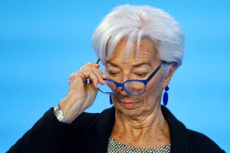 Euroopan keskuspankin pääjohtaja Christine Lagarde torstaina lehdistötilaisuudessa Frankfurtissa.