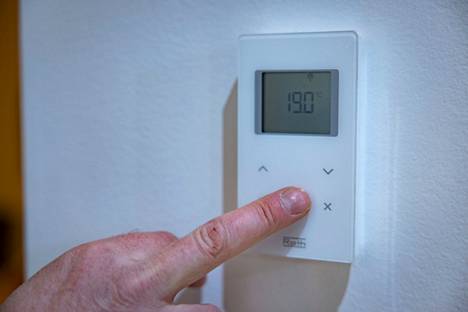 Laskemalla huoneen sisälämpötilaa yhdellä asteella saa noin viiden prosentin säästön lämmityskuluihin.