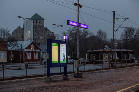 Rataremontin ajan Turun satamasta Kupittaalle kuljetaan korvaavalla bussilla.
