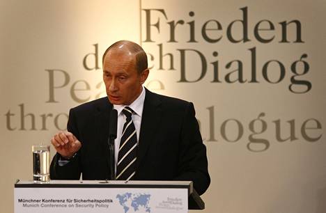 Vladimir Putin Münchenin turvallisuuskokouksessa helmikuussa 2007.
