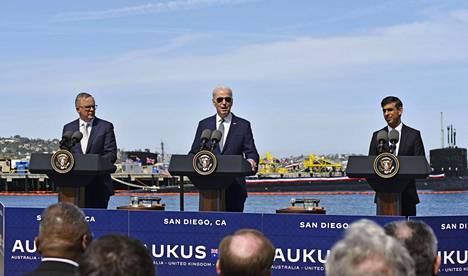 Australian pääministeri Anthony Albanese, Yhdysvaltain presidentti Joe Biden ja Britannian pääministeri Rishi Sunak ilmoittivat maanantaina uudesta ydinsukellus­venesopimuksesta.