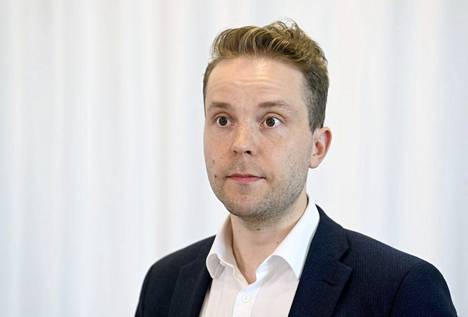 Tiede- ja kulttuuriministeri Petri Honkonen (kesk).