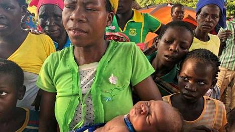 Mosambikissa toistui vuoden 2000 ”ihme” – YK:n mukaan tulvavettä paennut nainen synnytti mangopuussa terveen tyttövauvan