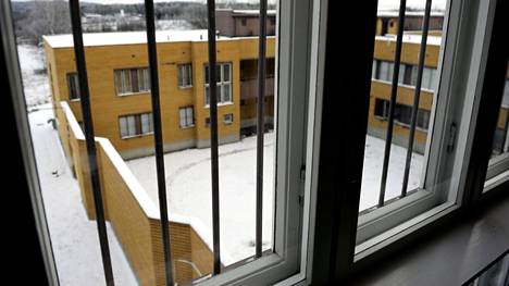 Viime vuosina elinkautista suorittavien määrä on ollut noin 200 vankia. Näkymä Hämeenlinnan vankilan sisäpihalle.