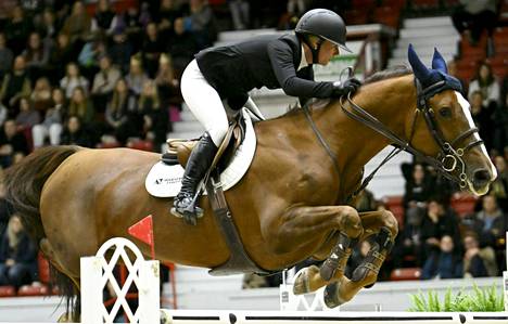 Ruotsin Angelica Augustsson Zanotelli ratsasti ykköseksi Horse show’ssa Helsingissä.