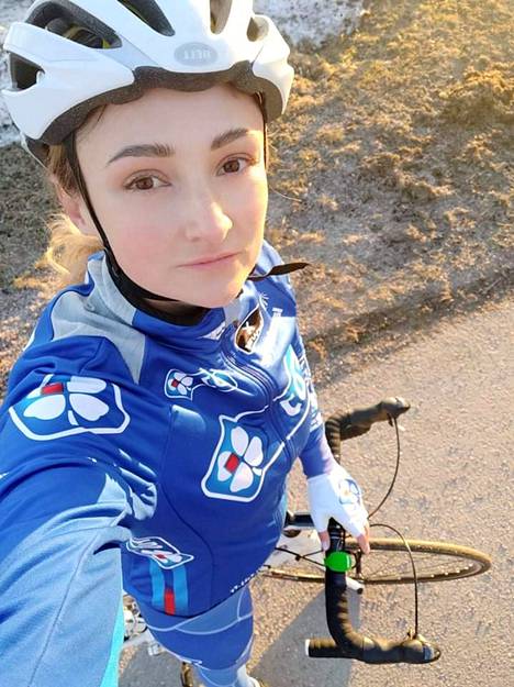 Viktoria Mamoshyna on innoissaan päästyään jatkamaan Suomessa pyöräilyharrastustaan.