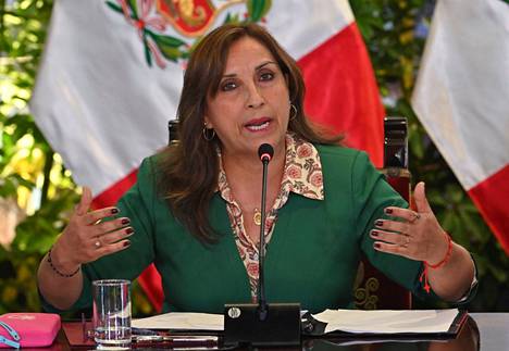 Dina Boluarte on Perun ensimmäinen naispresidentti.