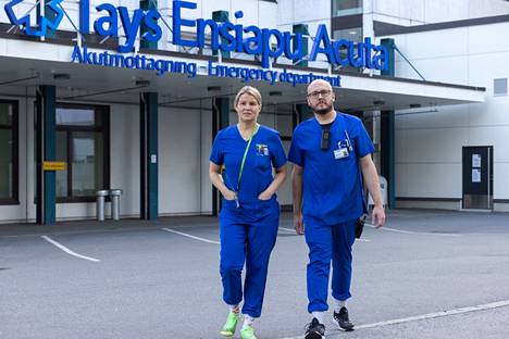 Sairaanhoitajat Jenni Kangasniemi ja Jarno Koskinen työskentelevät Suomen suurimmassa sairaalapäivystyksessä Tampereella. 