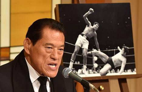 Antonio Inoki kohtasi nyrkkeilijänä Muhammad Alin.
