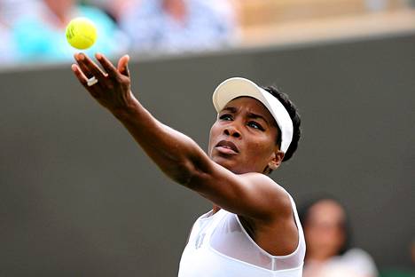 Venus Williams kukisti Wimbledonin kaksinpelin avauskierroksella Espanjan Maria-Teresa Torro-Florin.