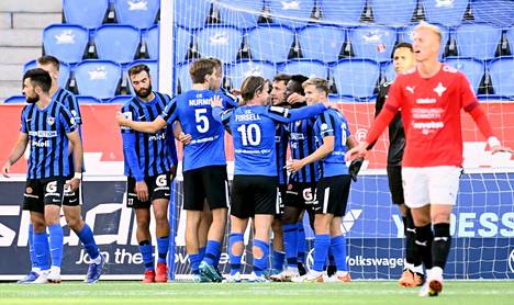 Turkulainen FC Inter eteni keskiviikkona jalkapallon Suomen cupin finaaliin voittamalla vieraskentällä HIFK:n maalein 3–2. Kuvassa Inter juhlii 1–1-tasoitusta.