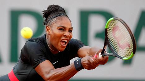 Serena Williams vetäytyy Ranskan avoimista – ilmoitti loukkaantumisestaan vain hetkeä ennen Maria Šarapovan kohtaamista