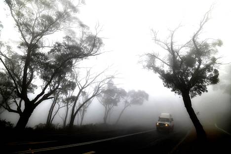 Sumun ja savun sekoitus peitti maisemaa Blue Mountains -alueella Sydneyn lähistöllä lauantaina.