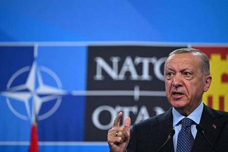 Turkin presidentti Recep Tayyip Erdoğan piti tiedotustilaisuuden Naton huippukokouksessa Madridissa sen päätöspäivänä torstaina. 