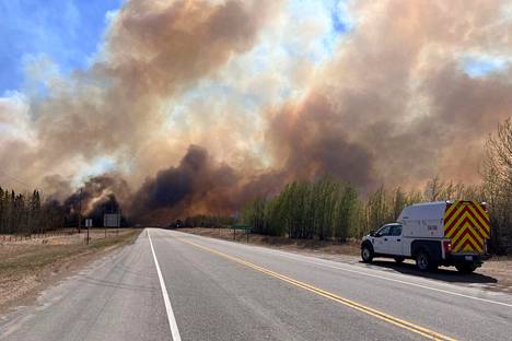 Maastopalo täytti ilman savulla Albertassa 5. toukokuuta.
