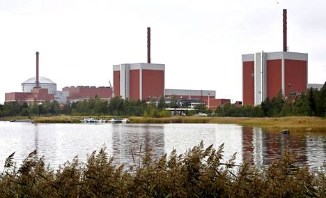 Kuvassa Olkiluodon ydinvoimala. Olkiluoto 1 on kuvassa keskellä.