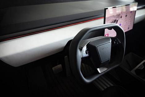 In the minimalist cockpit, all the car's functions are controlled via the touch screen.