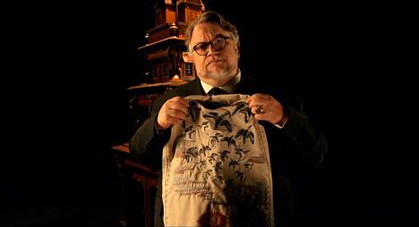 Oscar-palkittu ohjaaja Guillermo del Toro esittelee jokaisen kauhuantologian jakson. 