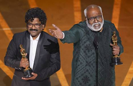 Naatu Naatun tekijät M.M. Keeravaani ja Chandrabose saivat odotetusti parhaan laulun Oscarin.
