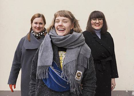 Anna Dahlman (vas.), Anna Airola ja Anna Brotkin ovat päänimet uuden Aikuiset-sarjan taustalla.