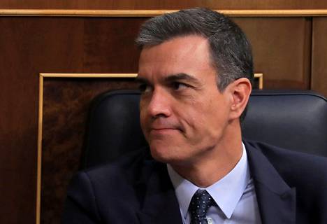 Espanjan virkaatekevä pääministeri Pedro Sánchez parlamentissa tiistaina kesäkuun 23. päivänä.