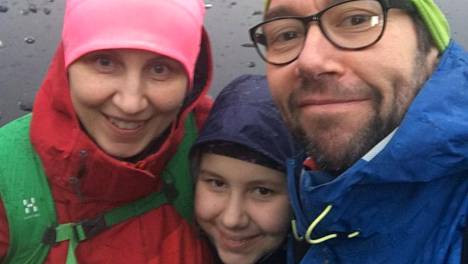 HS Vantaa: Vantaalaisperhe kokeili elää ilmastoystävällistä arkea: ”Ei tässä pimeään, kylmään telttaan nälissään tarvitse muuttaa”