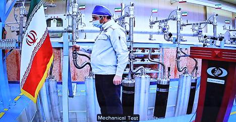 Iran jakoi videokuvaa Natanzin ydinlaitokselta lauantaina Iranin ydinvoiman vuosipäivän kunniaksi.