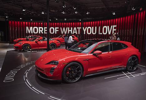 Porschen Taycan GTS Sport Turismo -malli esillä Los Angelesissa Yhdysvalloissa viime marraskuussa.