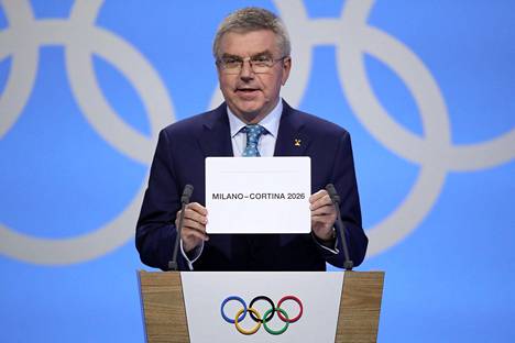 Kansainvälisen olympiakomitean puheenjohtaja Thomas Bach julkisti vuoden 2026 talviolympialaisten isännän.