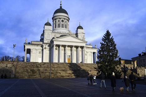 Helsingin turismin keskipisteessä Senaatintorilla on ollut tänä vuonna hiljaista.