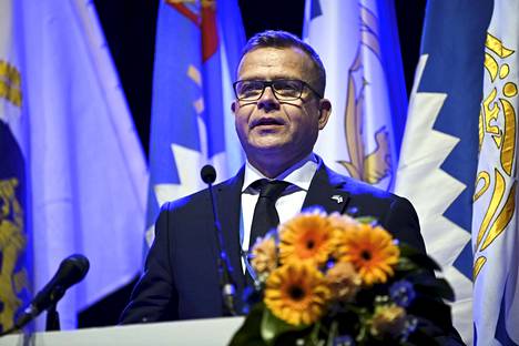 Kokoomuksen puheenjohtaja Petteri Orpo puhui puoluekokouksessa Kalajoella kesäkuussa.