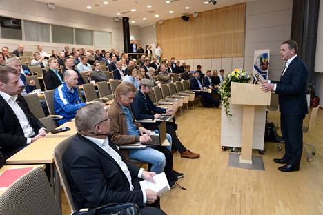 Suomen Olympiakomitean puheenjohtaja Jan Vapaavuori puhui jäsenistölleen kevätkokouksessa tiistaina Helsingissä.