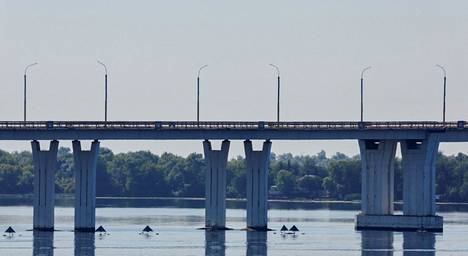 Antonivskyi-silta 27. heinäkuuta. Silta suljettiin siviileiltä Ukrainan pommitusten vuoksi.