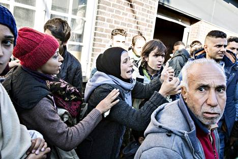 Saksan puolelta saapuneita ihmisiä Tanskan Padborgissa syyskuussa 2015.
