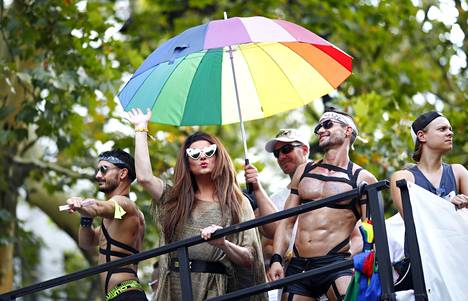Lauantaina Berliinin kaduilla juhlittiin 40. kertaa Christopher Street Day -paraatissa, joka on Saksan suurin ja vanhin Pride-kulkue.