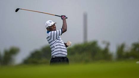 Golf | Oscar-palkittu näyttelijä Morgan Freeman aloitti golfin 65-vuotiaana ja jäi koukkuun, palloa hän lyö pitäen mailasta kiinni vain yhdellä kädellä
