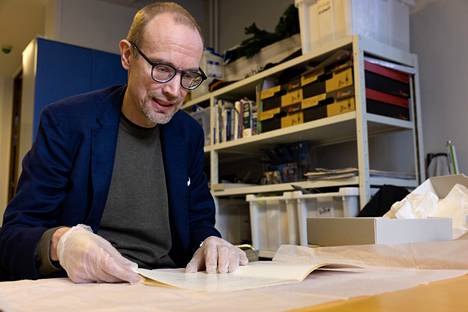 Exhibition manager Lauri Haavisto from the Military Museum.