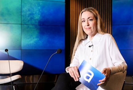 A-studio on Suomessa keskeinen poliittisen keskustelun areena. Annika Damström on yksi ohjelman juontajista.