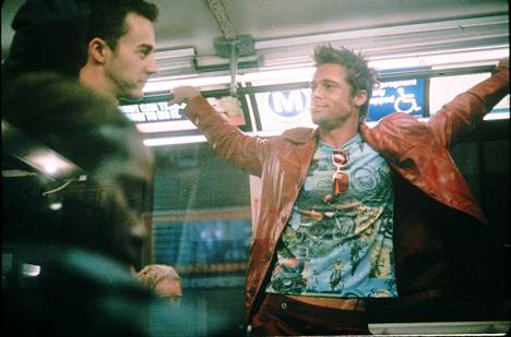 Edward Norton (oik.) ja Brat Pitt ovat pääosissa David Fincherin ohjaamassa elokuvassa Fight Club (1999), josta on tänä vuonna julkaistu kiinalainen muokattu versio.