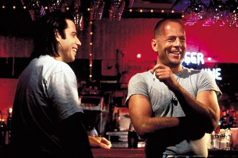 Bruce Willis and John Travolta in the filming of Pulp Fiction.
