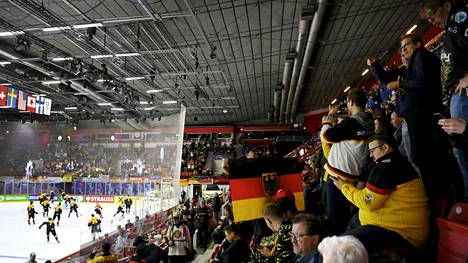Saksan ja Kanadan välinen ottelu pelattiin Helsingin jäähallissa 13. toukokuuta. 