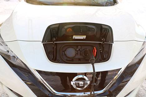 Nissan on ollut Juha Karppisen mukaan edelläkävijä kaksi­suuntaisen latauksen tuomisessa sähköautoon. Ominaisuus on yleistymässä nopeasti uusissa sähköautoissa.