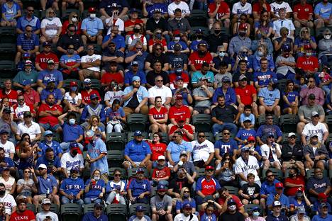 Texas Rangersin stadionille saapui lähes 40000 katsojaa.