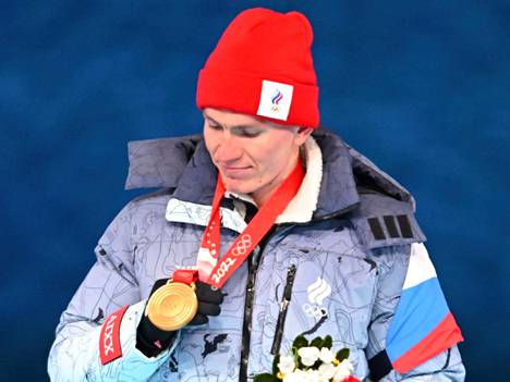 Aleksandr Bolšunov saavutti Pekingin olympialaisissa kolme kultaa, yhden hopean ja yhden pronssin. Venäläiset kilpailivat Pekingin olympialaisissa Venäjän olympiakomitean nimellä, eikä edustusasuissa saanut näkyä maan lippua tai muita tunnuksia. Määräystä kierrettiin vasemman hihan irrotettavalla Venäjän lipun väreissä olevalla kankaalla.
