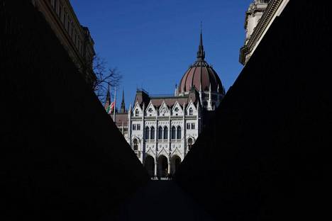 Unkarin parlamenttitalo Budapestissä.