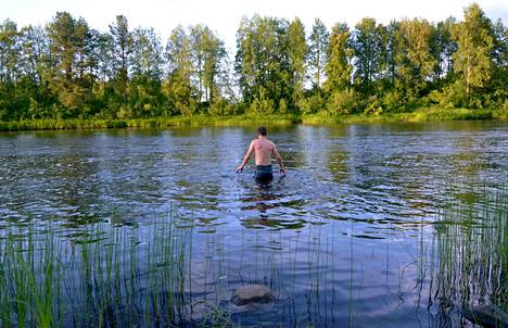 Suomessa hukkumisista lähes kaikki tapahtuvat luonnonvesissä.