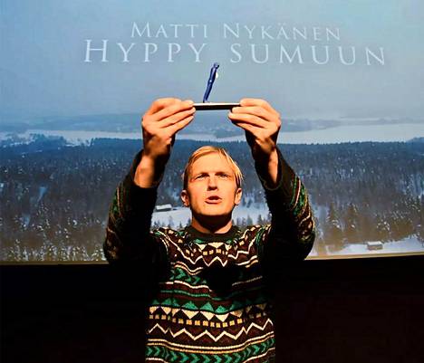 Karanteeniteatterin ensimmäisenä esityksenä nähtiin sen perustajan, näyttelijä Tatu Mönttisen kirjoittama monologinäytelmä Matti Nykäsestä.