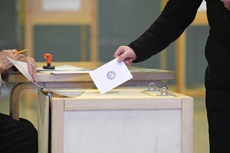 Äänestäminen jakautuu Suomessa myös ilmansuuntien mukaan: idässä äänestetään vähemmän kuin lännessä.