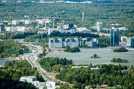 Jos Helsingin kaupungin suunnitelmat toteutuvat, Länsiväylä voi muuttua noin kuvan keskikohdasta alkaen kaduksi tai tunneliksi Lauttasaaressa.